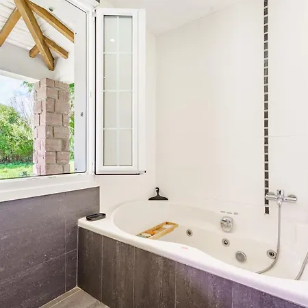 Mendizola - 5 - Piscine - Vue Montagne Sare